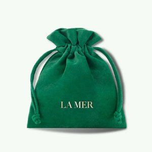 🍀 New 🍀 La Mer Deluxe Green Velvet Pouch with Silver Color Logo